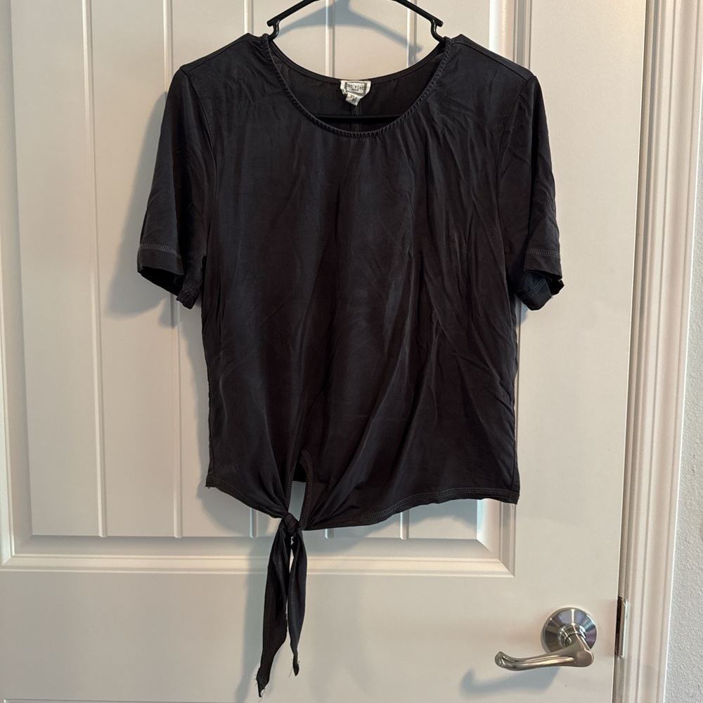 Mo: Vint Women’s Black Front Tie T-Shirt